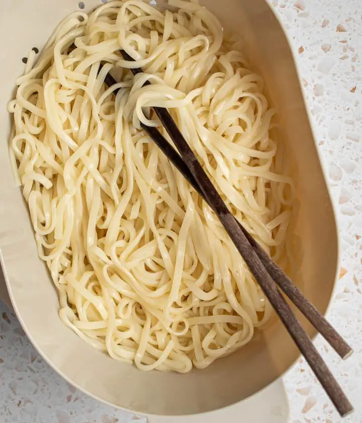 cooked noodles