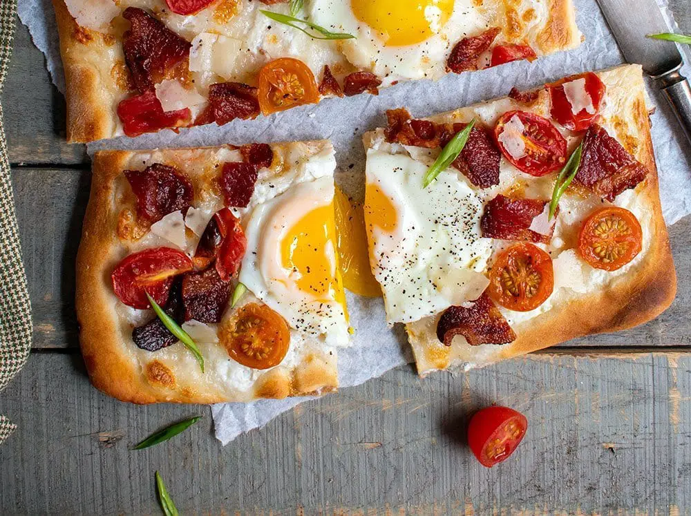 bacon and egg flatbread