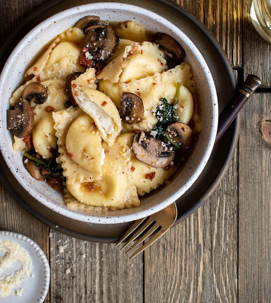 Ricotta Ravioli with Sausage Mushroom and Spinach Sauce - Cherry on my ...