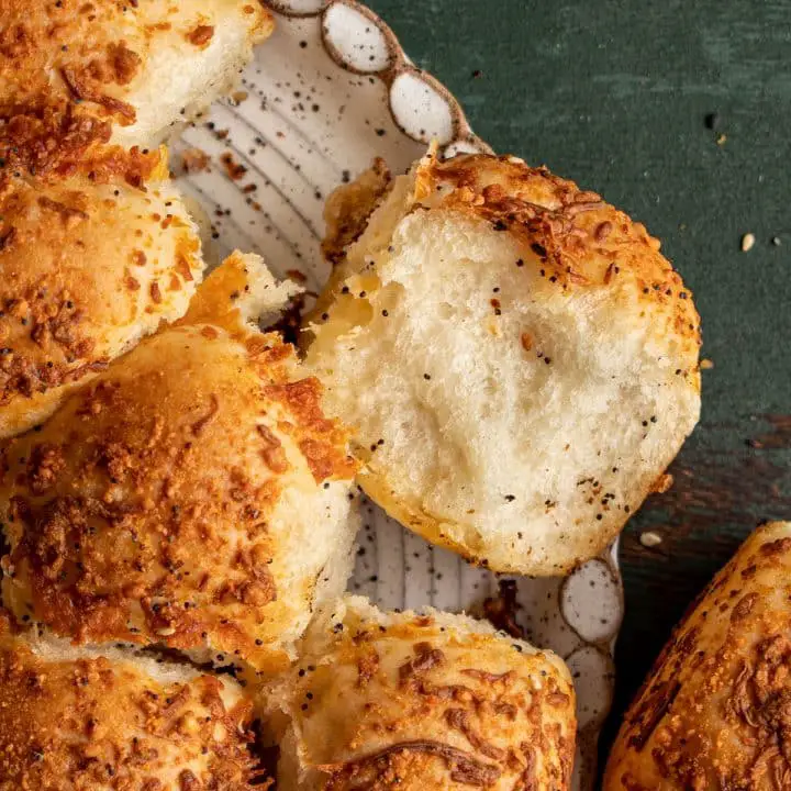 everything bagel cheesy monkey bread