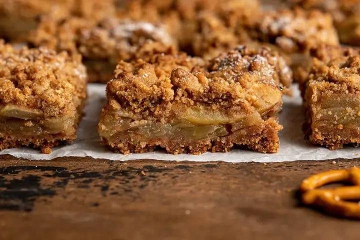 apple pretzel pie bars