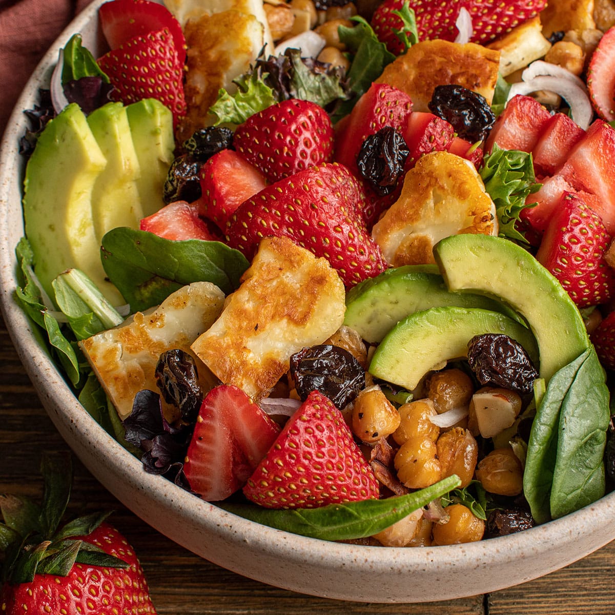 strawberry avocado salad with halloumi