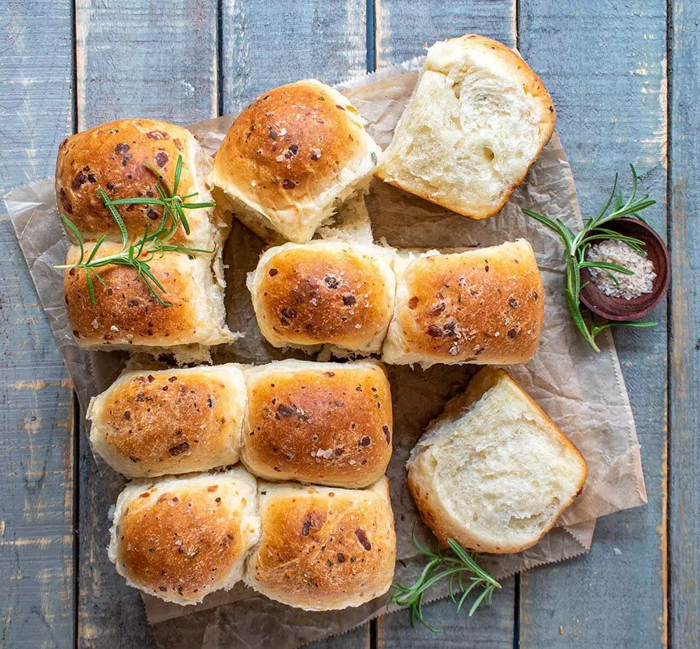 rosemary gruyere dinner rolls 