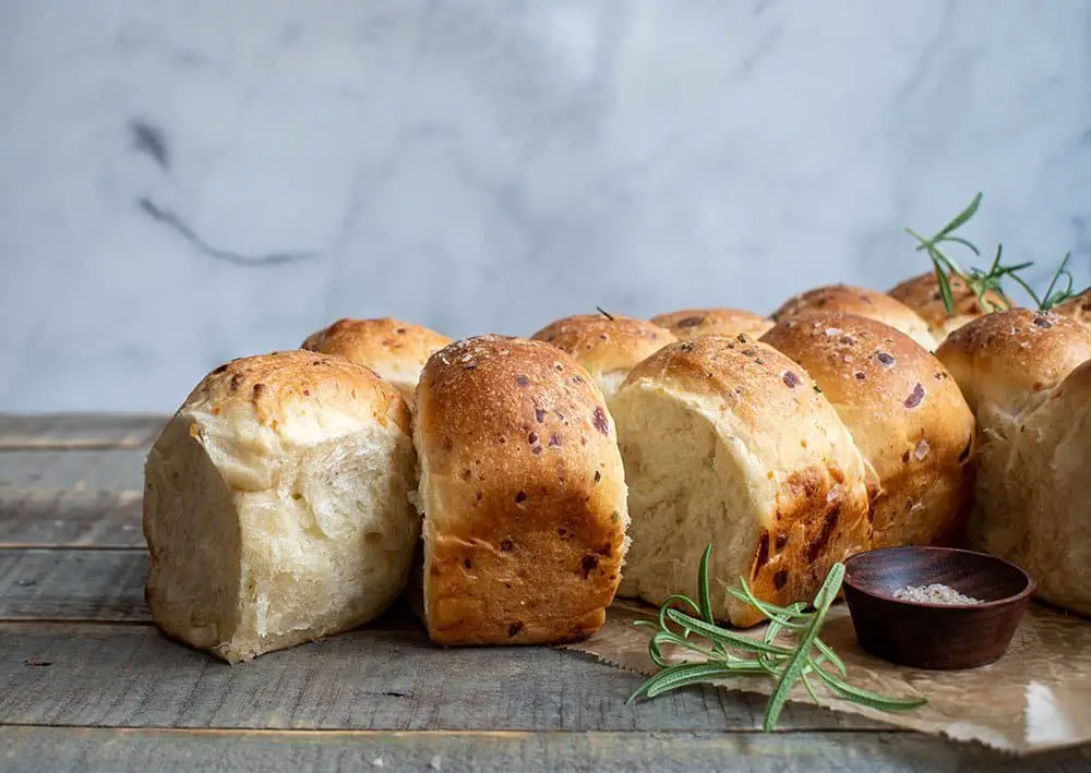 rosemary gruyere dinner rolls 