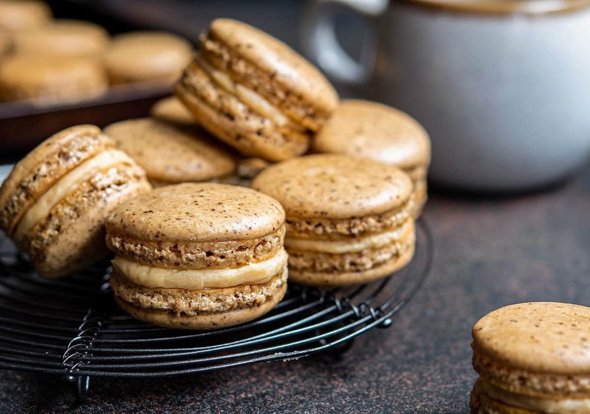 caramel macchiato macarons