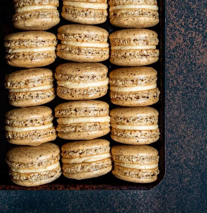 caramel macchiato macarons