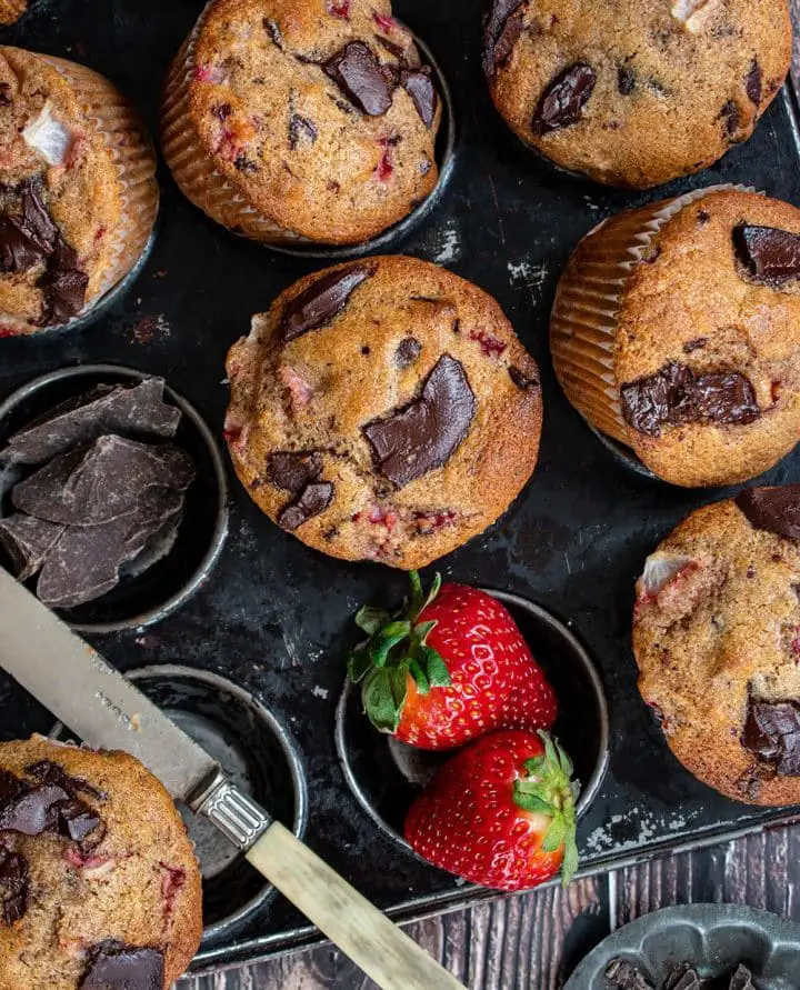 strawberry dark chocolate muffins