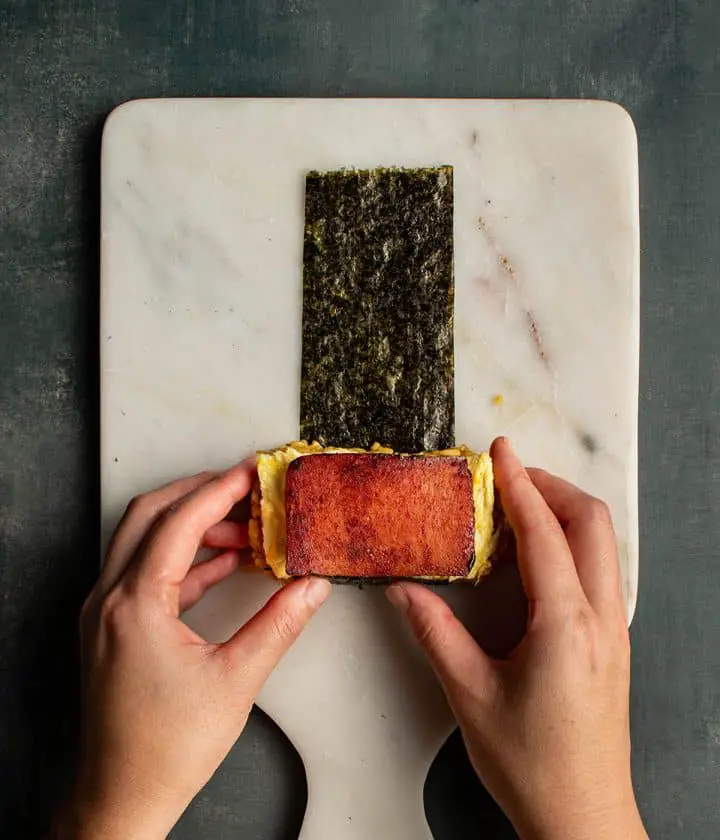 roll the musubi