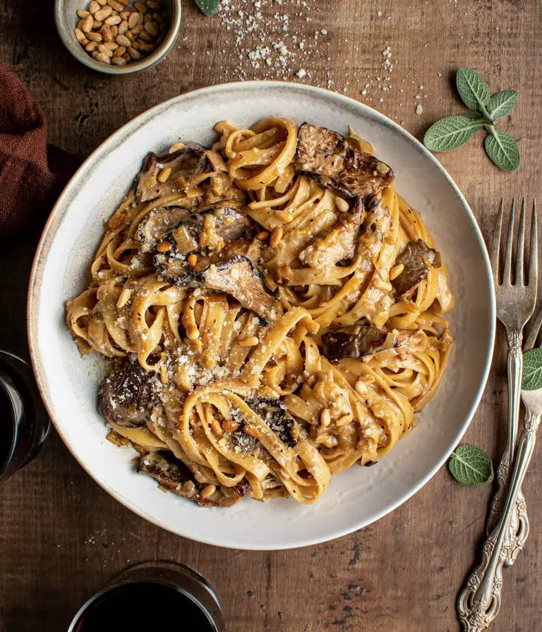 Caramelized Leek and Mushroom Gruyere Pasta - Cherry on my Sundae