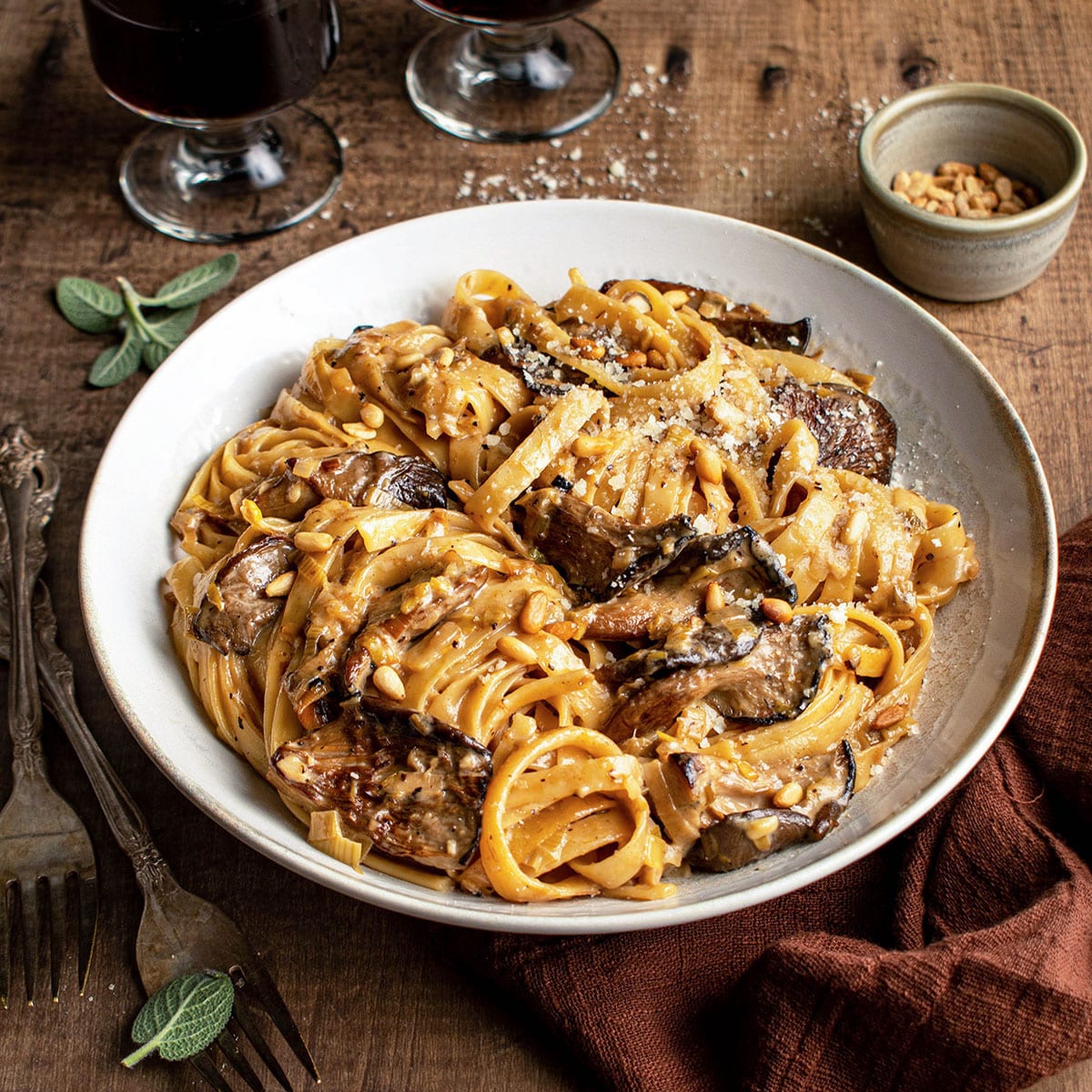 caramelized leek and mushroom gruyere pasta