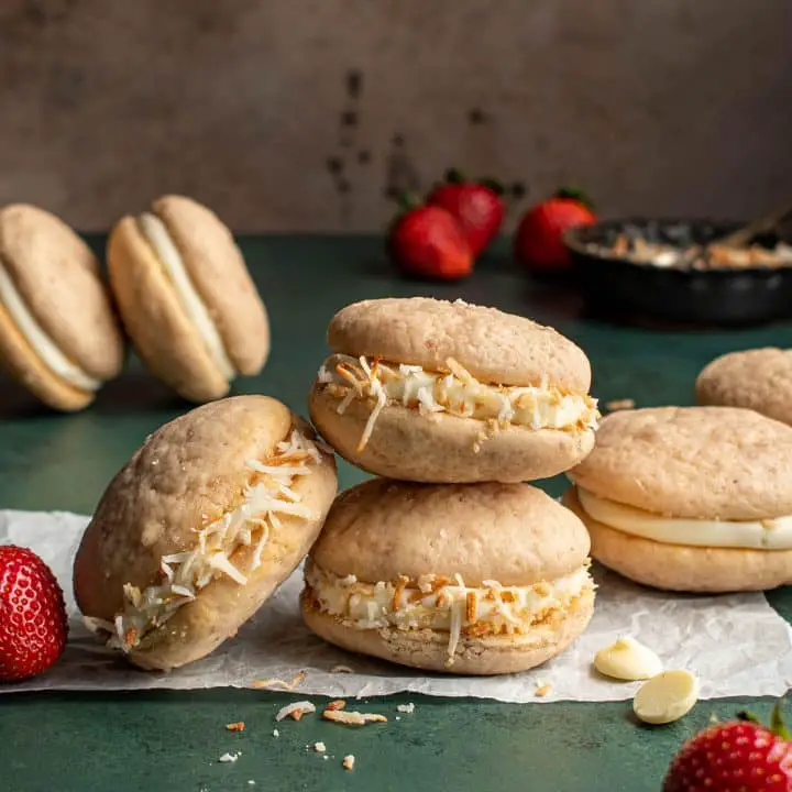 strawberry kefir whoopie pies