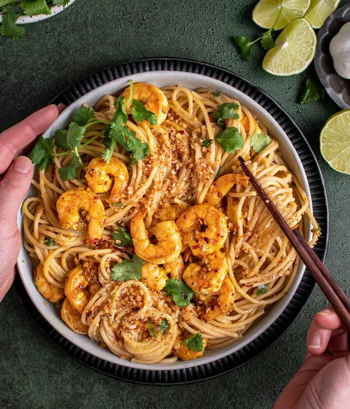 https://www.cherryonmysundae.com/wp-content/uploads/2022/03/thai-shrimp-with-garlicky-noodles-40-720x840.jpg