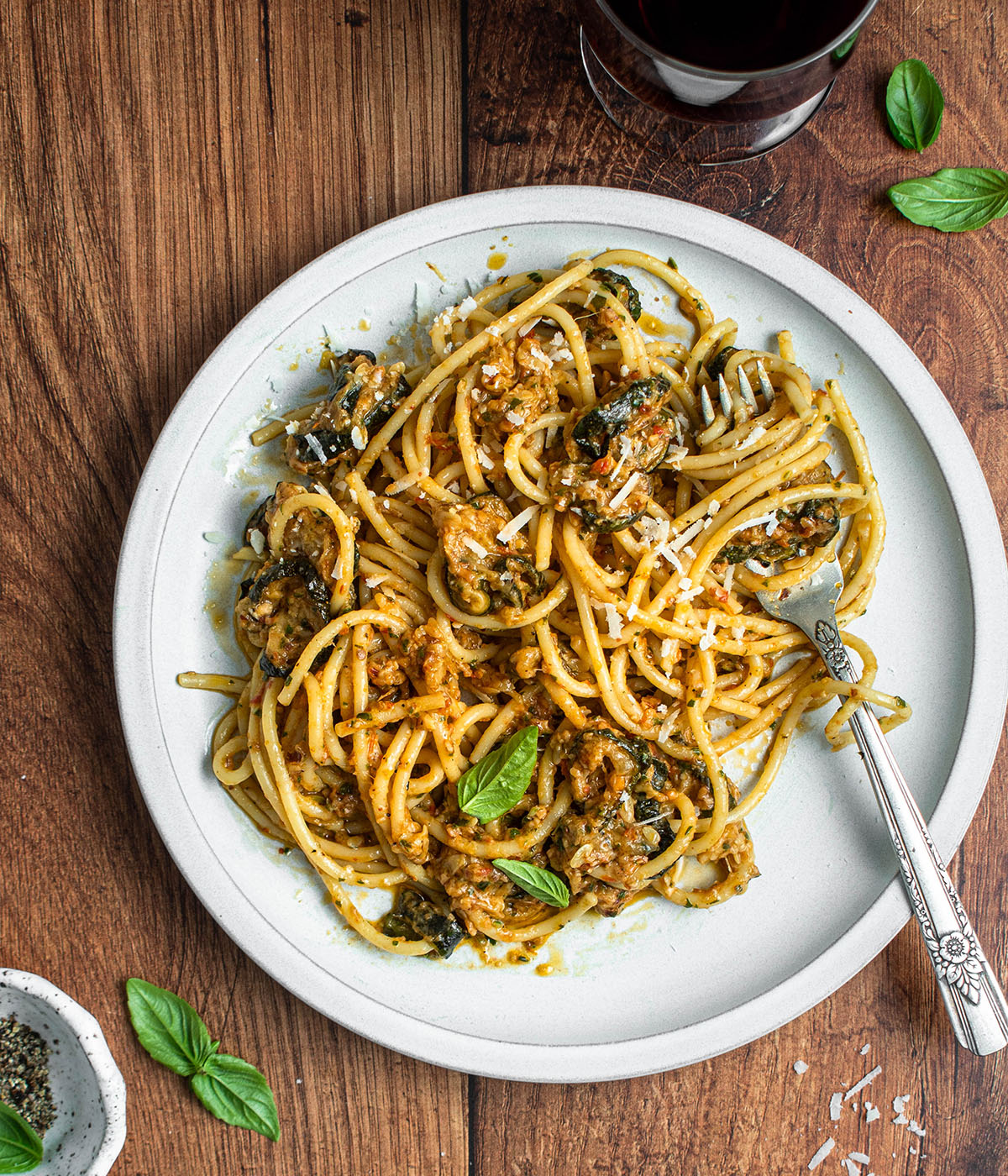 summer zucchini pasta with tomato pesto