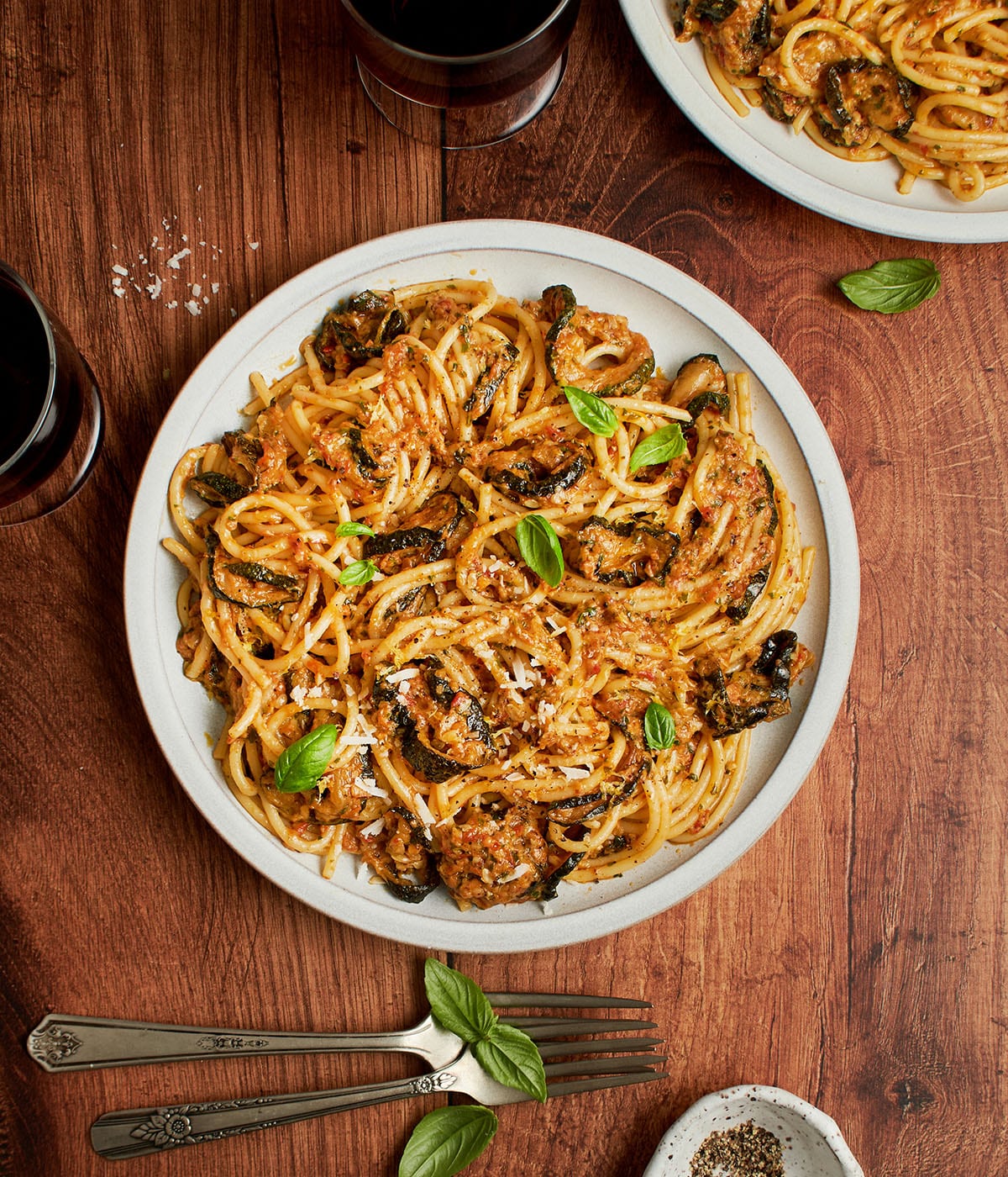 summer zucchini pasta with tomato pesto