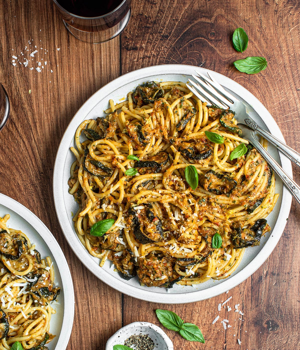 summer zucchini pasta with tomato pesto