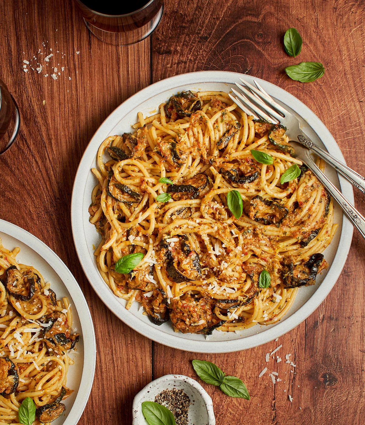 summer zucchini pasta with tomato pesto