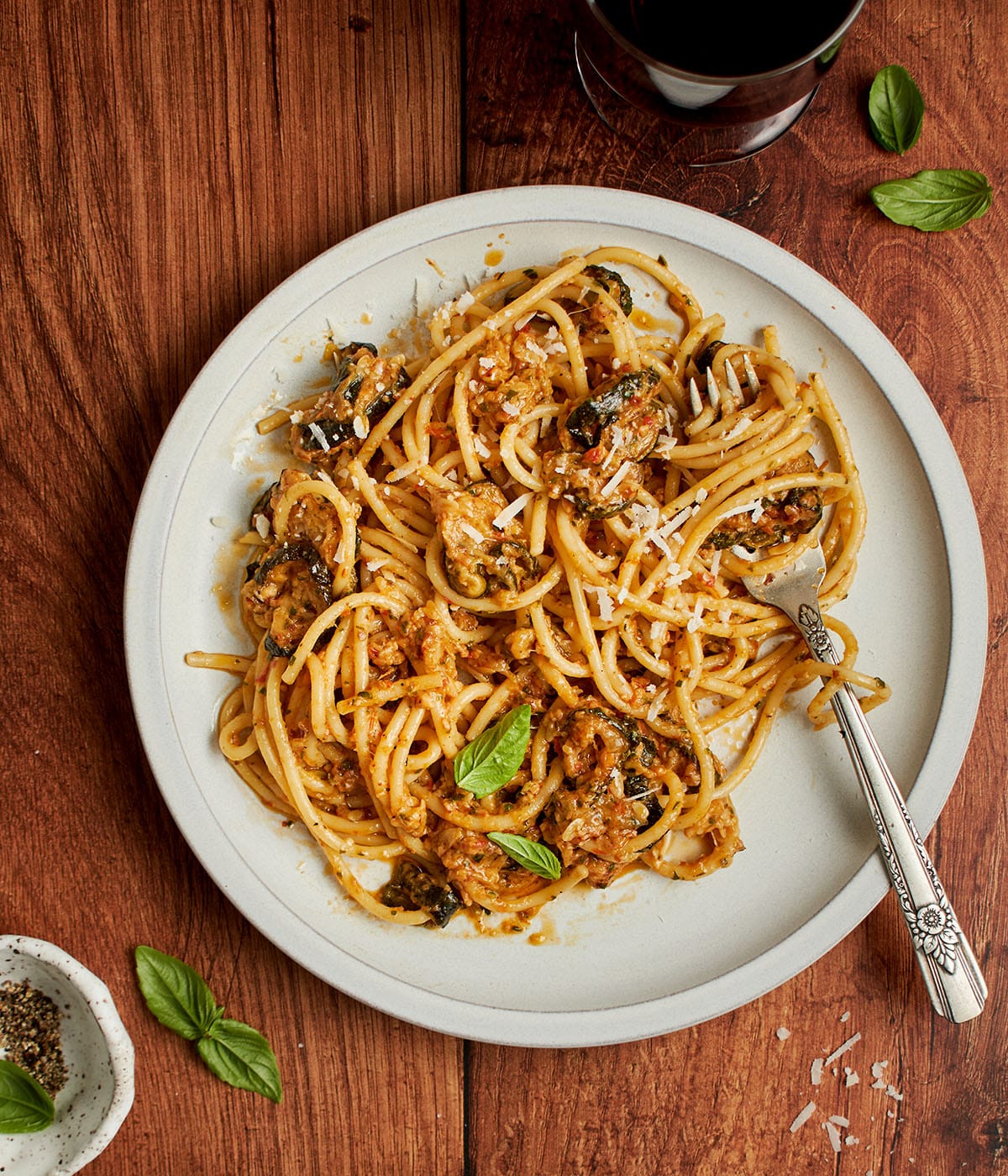 summer zucchini pasta with tomato pesto