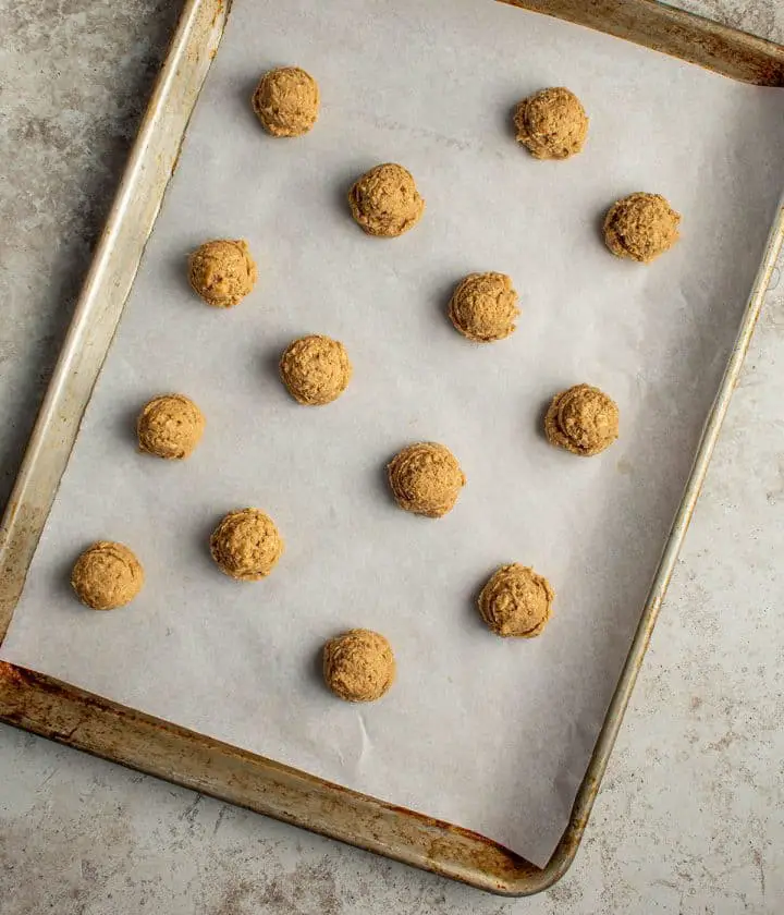 Oatmeal-Raisin Sandwich Cookies with Apple Butter - The Culinary Cellar